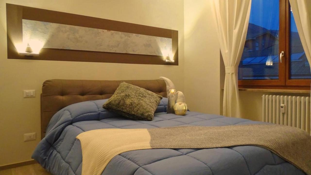 Blue Moon - Via Parigi Apartments アオスタ エクステリア 写真